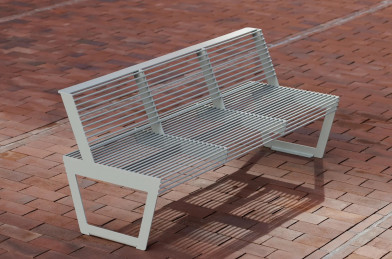 Trojmiestna lavička A3 bez podrúčiek – celooceľová