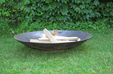 Ohnisko - Feuerschale aus Gusseisen 60cm (flach) - nádoba bez roštu plytká so zabudovaným prstencom
